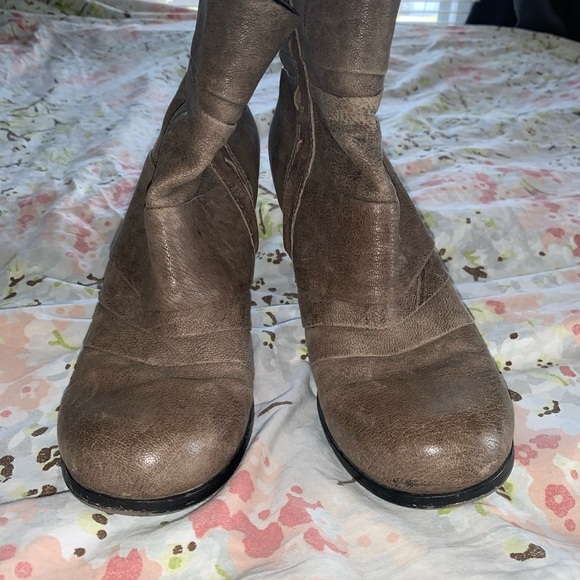 Vince Camuto Booties - Picture 3 of 7